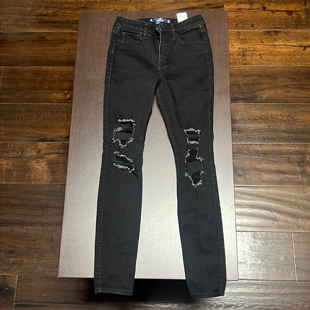 Hollister - HIGH-RISE RIPPED BLACK SUPER SKINNY JEANS